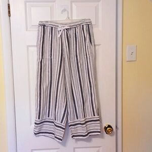 Casa Cabana sz M, Linen blend crop pants in black and white. Striped.